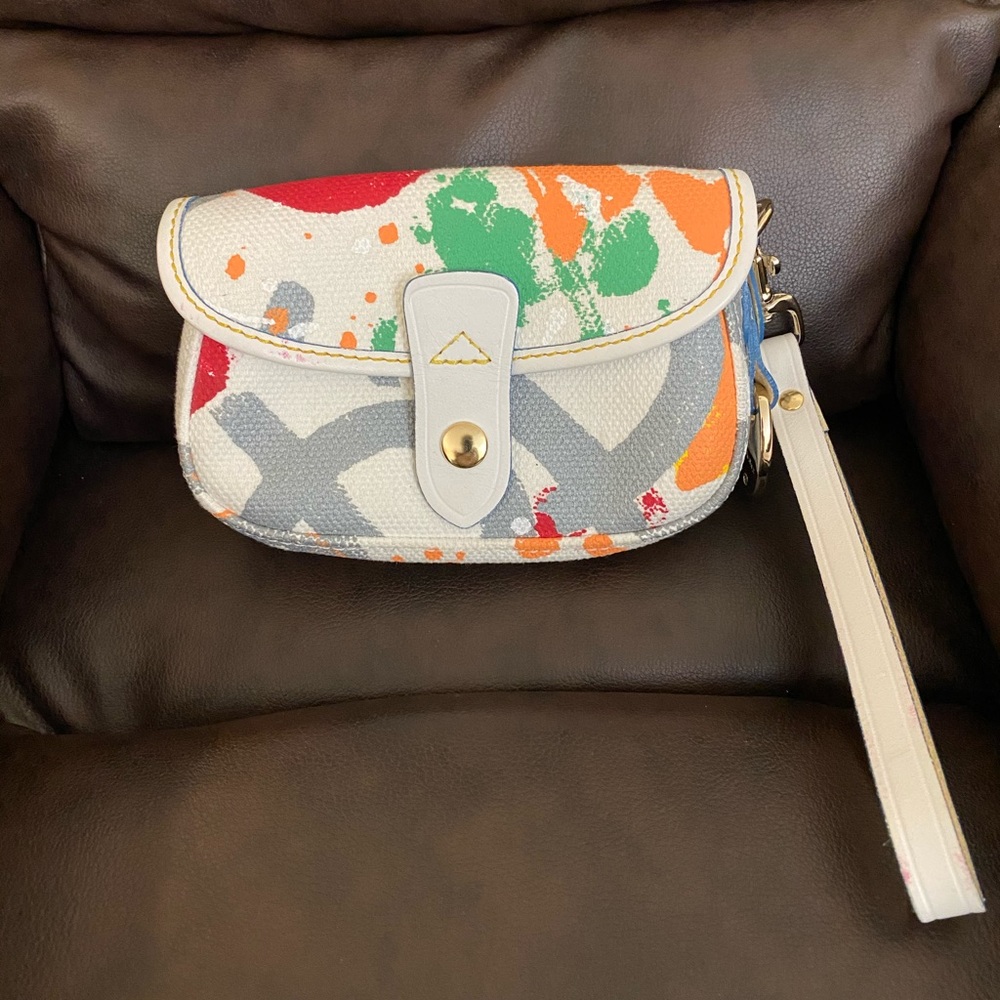 SOLD!!! 💯 authentic Dooney & Bourke wristlet ⭐️